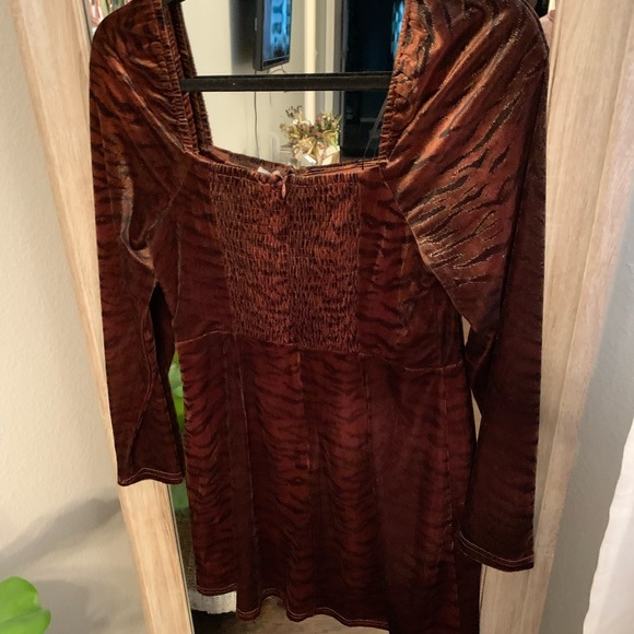 LeLis long sleeved dress - Picture 2 of 3